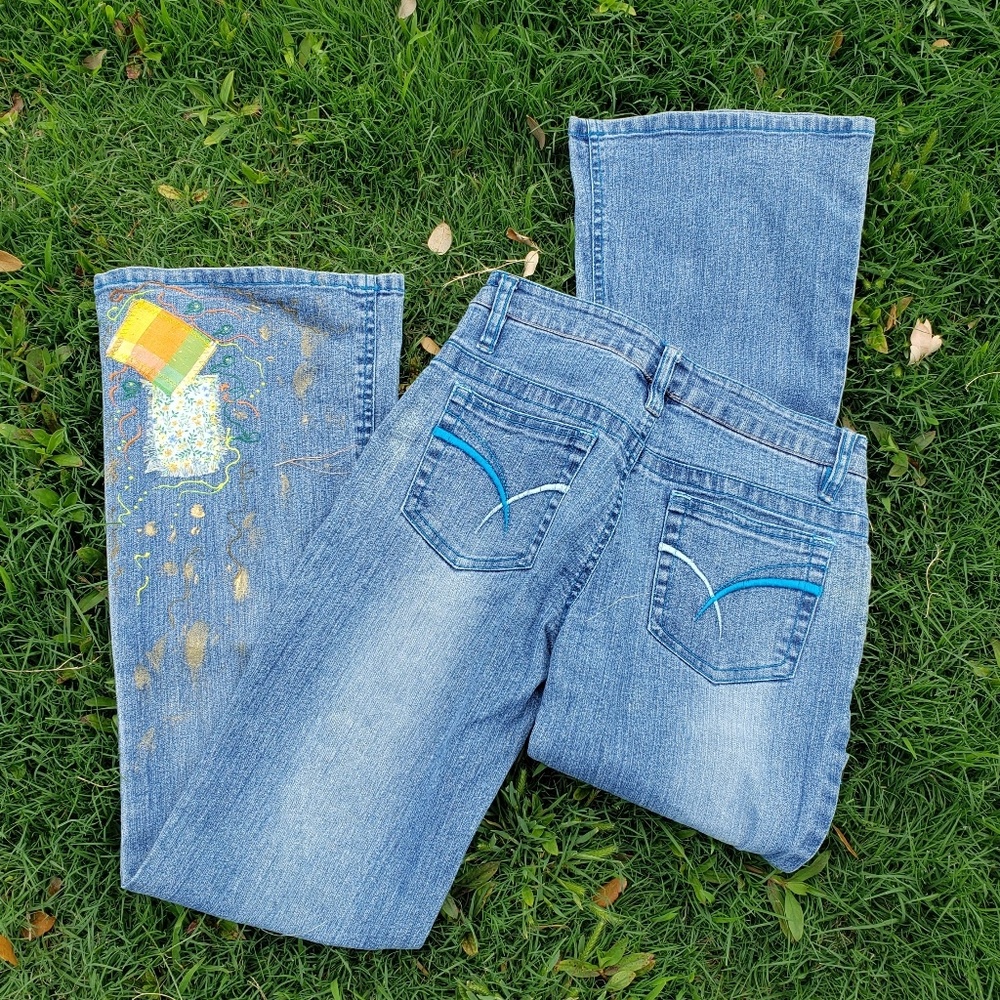 Bell bottom jeans w/hand-stitched detailing